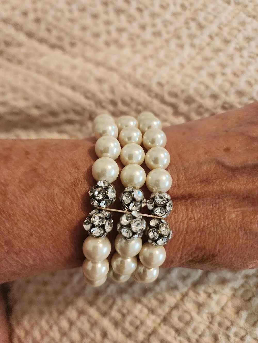 Lot Of 3 Vintage Bracelets Blue Beaded Coil Pearl And Brown Elastisticized